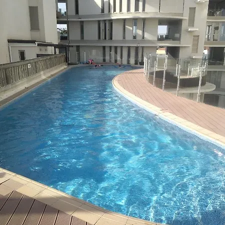 아파트 Stylish Luxury Flat In Center Of 라르나카